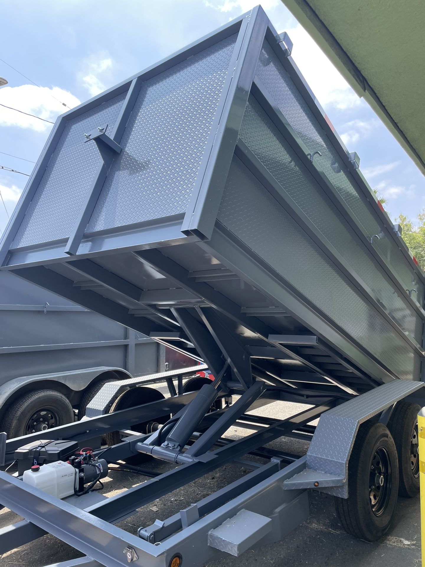 Scissor Lift Dump Trailer 