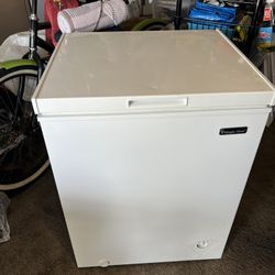 Magic Chef, 5.0 cu. ft. Chest Freezer