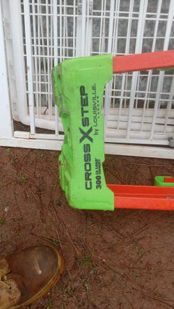 10 Ft Louisville Cross Step Stepladder