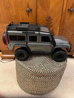 Traxxas TRX-4 1/10 scale Land Rover Defender x2