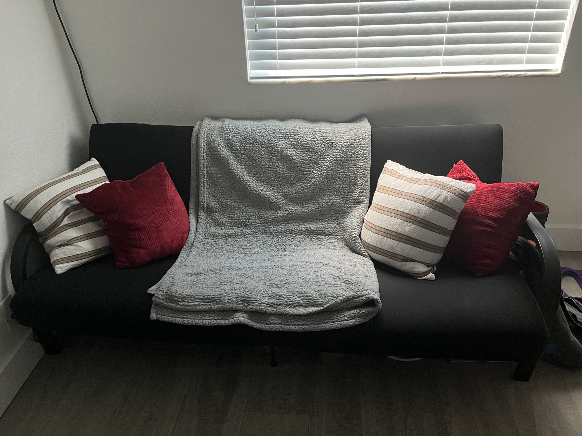 Futon 77in