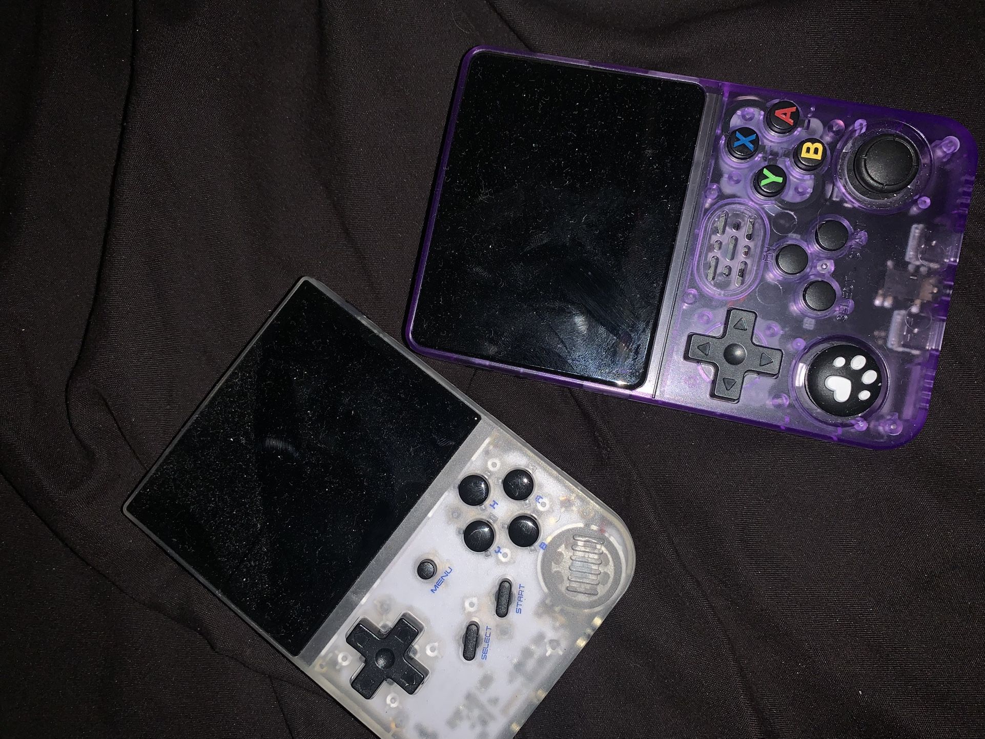 Handheld game console with 100s of games 