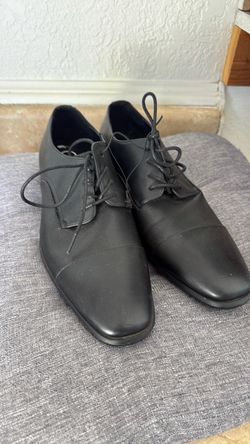 Men dressing shoes Calvin