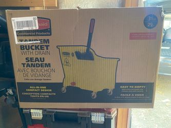 Rubbermaid Commercial Tandem Mop Bucket with Drain 31Qt