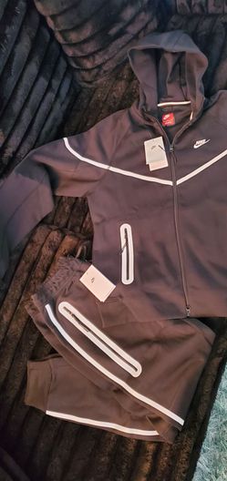 Nike Tech (New Reflective Style on Pockets)