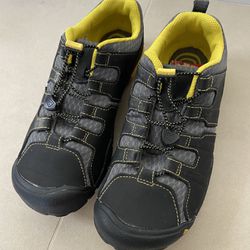 Brand New Keen Boy Hiking Sneaker Shoe Size 3