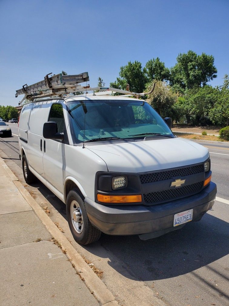 2010 CHEVROLET EXPRESS 2500