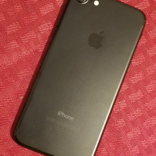 iPhone 7 , Unlocked   for all Company Carrier ,  Excellent Condition 