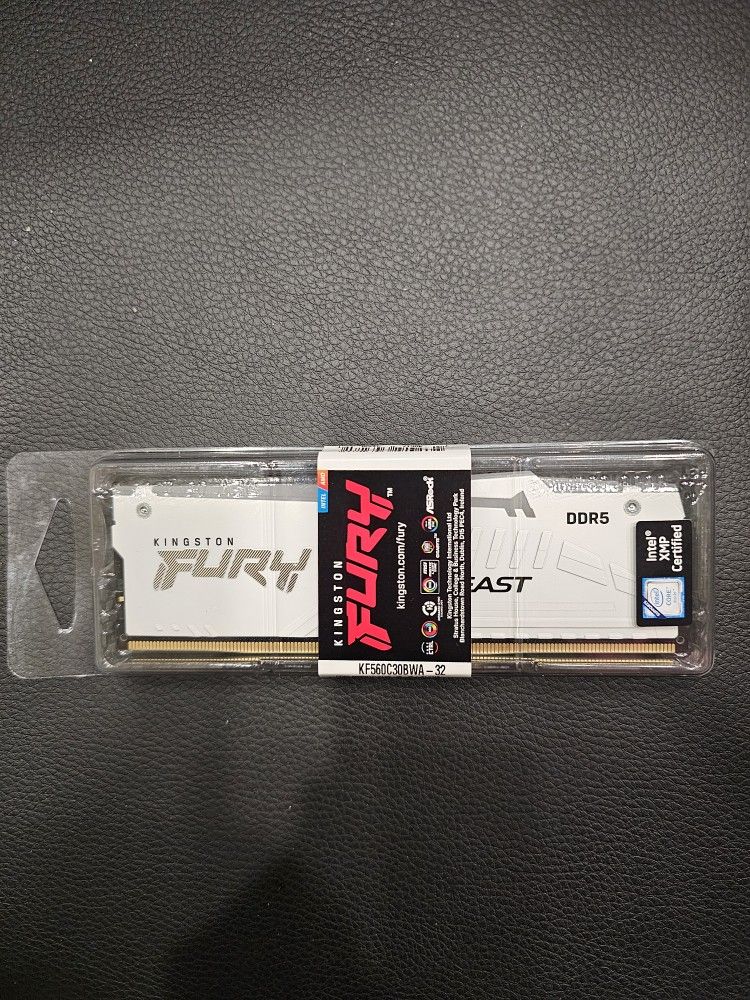White Kingston FURY Beast Ddr5 64 gb. 32GBx2 Sticks. 6000 MTS 