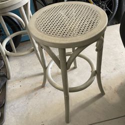 3 Kitchen counter stools