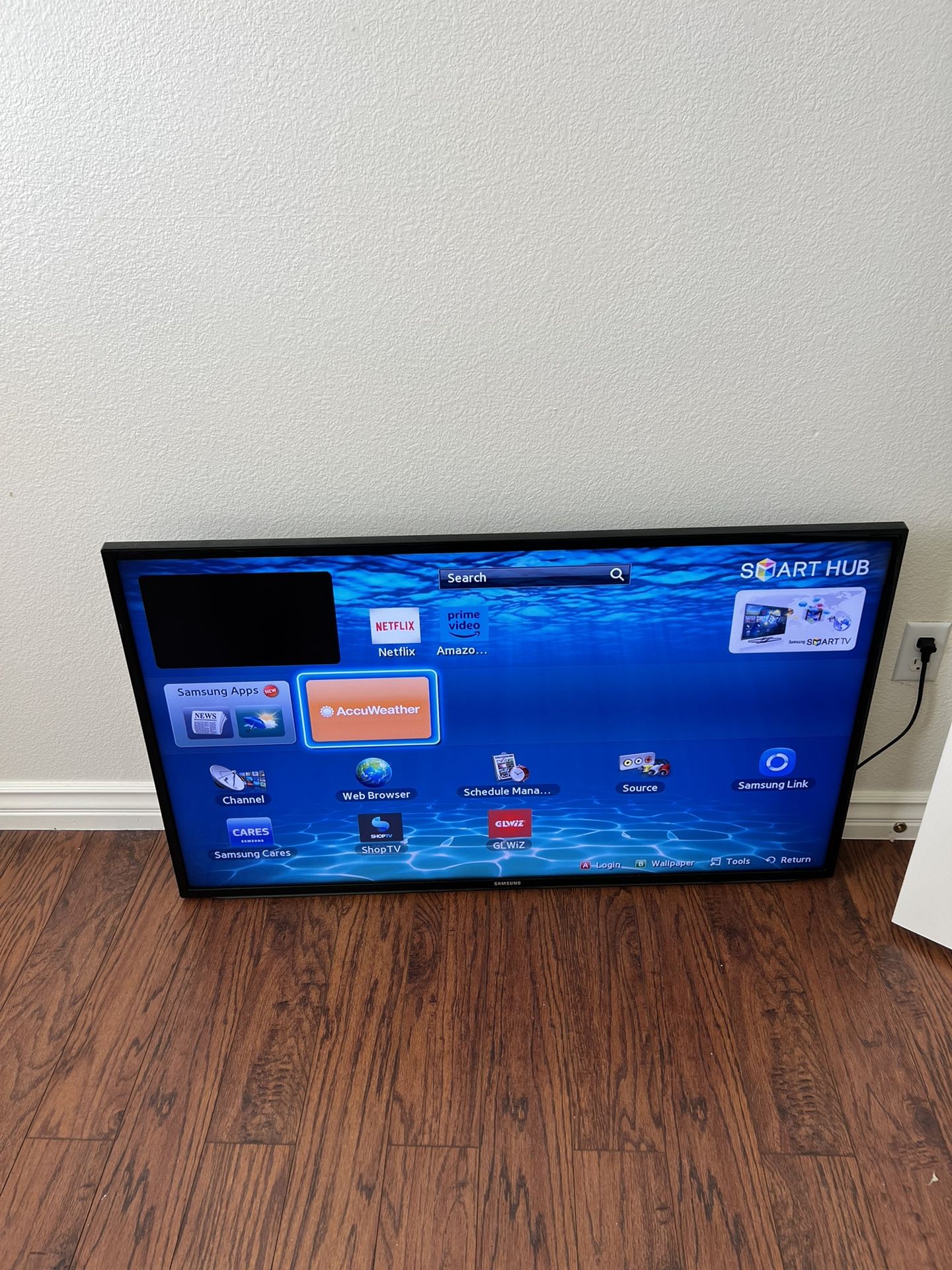 50” Samsung Smart Tv With Wall Mount