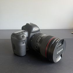 Canon 5D Mark IV + 24-70mm f/2.8L II — Low Shutter Count — Excellent Condition