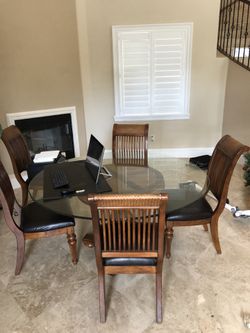 Breakfast table and 5 chairs