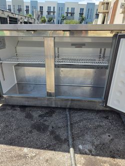 Commercial refrigerator