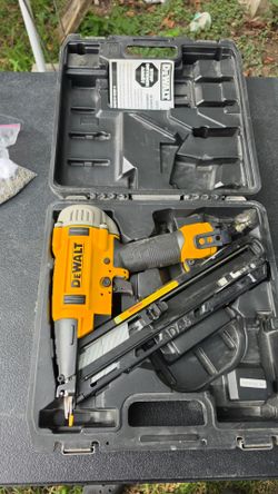 DEWALT
Pneumatic 15-Gauge DA Nailer used like new please see the photos thanks