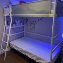 Bunk Bed / Base De Cama Alta