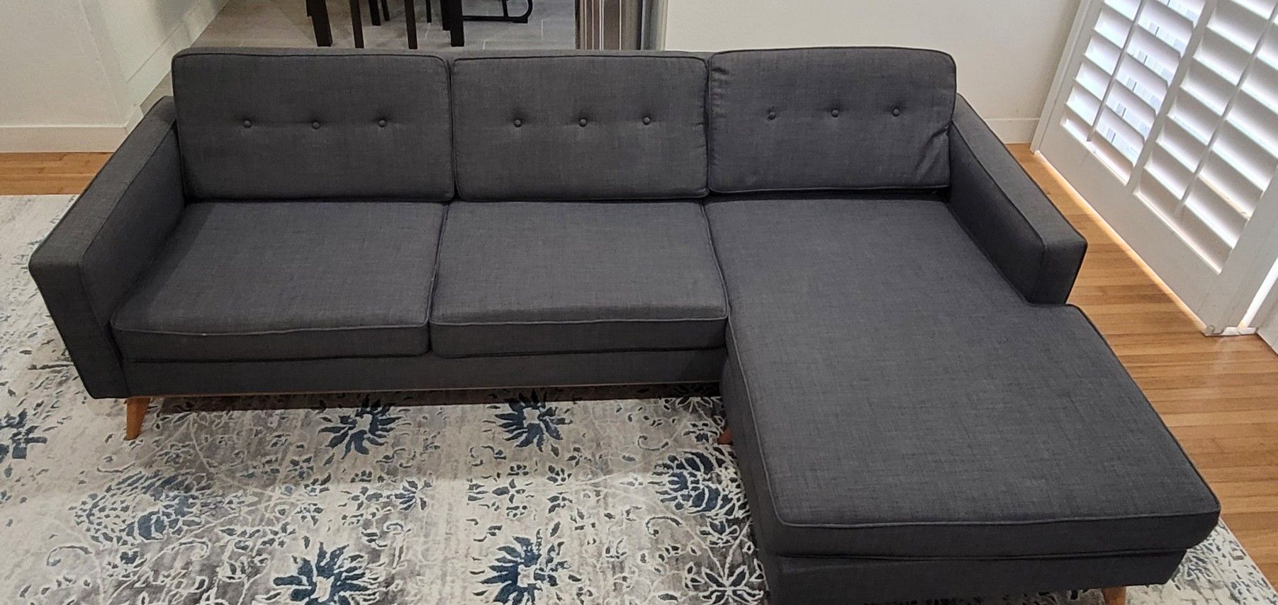 🔥 Reversible Sectional Sofa Couch – Furniture – Home & Decor – 8ft x 5ft – Good Condition

🛋️