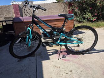 Bike, bicycle.  Bicicleta todo terreno.