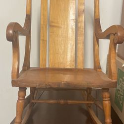 Solid Maple LG Antique Rocking Chair 