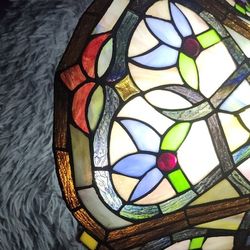 Late 60s, early 70s, Tiffany ceiling lamp with 3 bulbs.Excellent condition no cracks everything solid