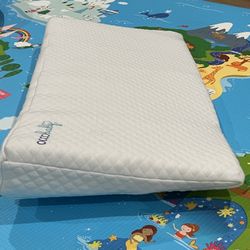 OCCObaby Universal Crib Wedge Pillow