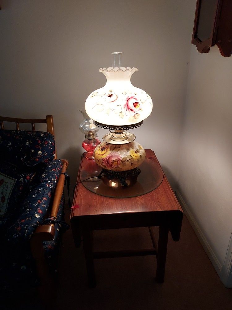 VINTAGE HAND PAINTED LAMP BEAUTIFUL $150.00