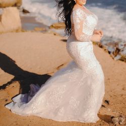 Elegant Mermaid Wedding Dress – Size 18 