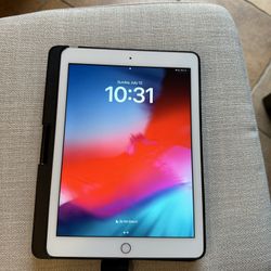 iPad 6th Gen. 128gb. Gold