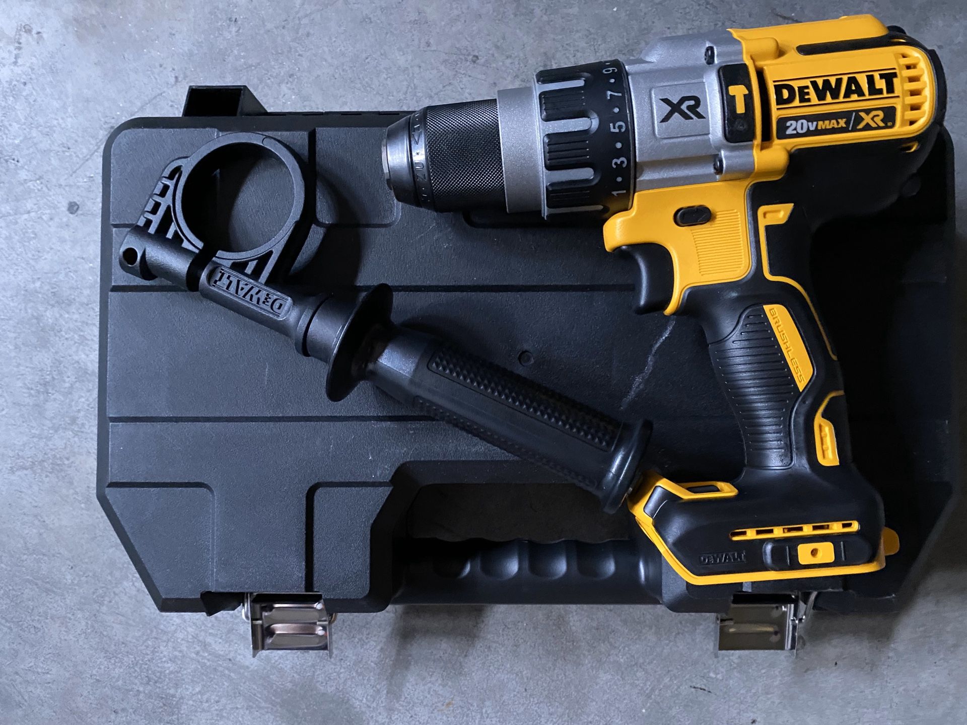 New DeWALT Xr hammer drill ( tool only)