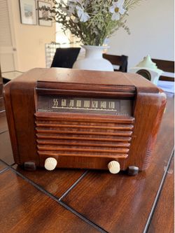 Vintage General Electric Tube Radio – Broadcast & Police Band – Art Deco Wood Cabinet