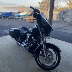 2022 Harley Davidson Street Glide $18,500