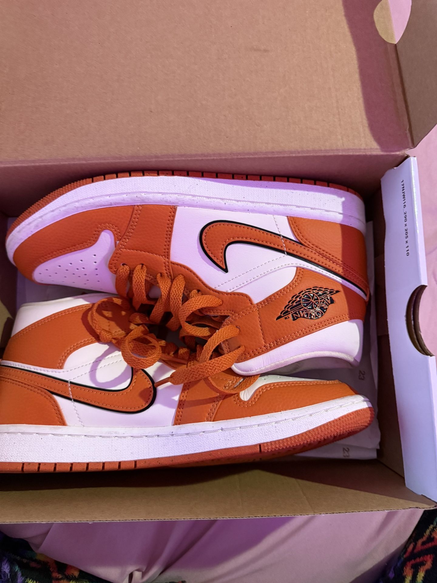 Jordan 1s size 8 wmns
