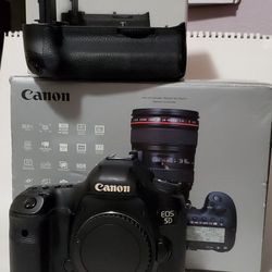 Canon 5D Mark III  With GRIP+ Lens 24-105mm F/4