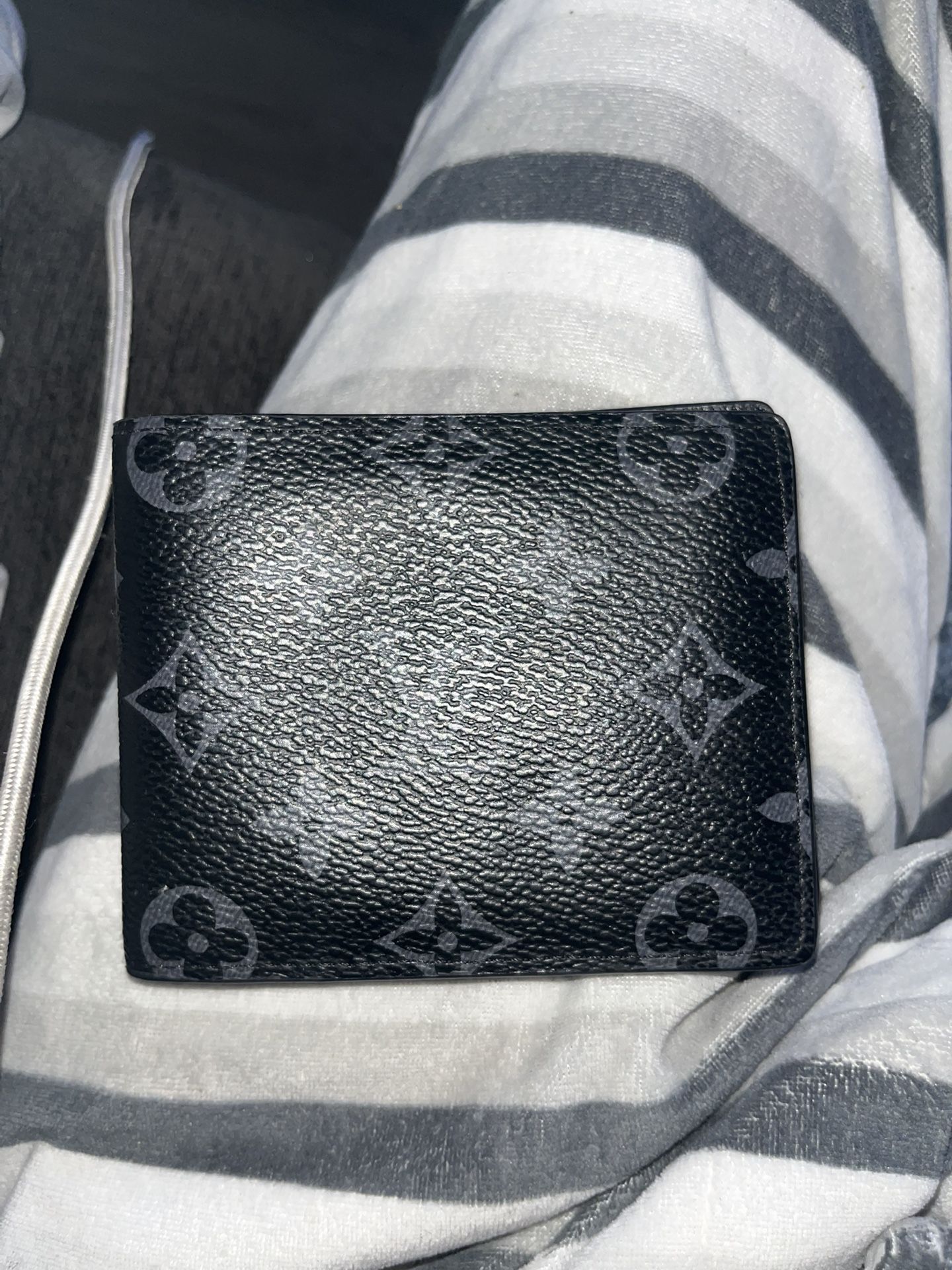 Luis Vuitton wallet