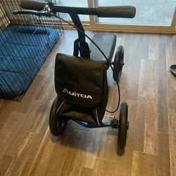 Brand New Knee Collapsible Scooter with Brakes (Mint condition) Pick up in burien 