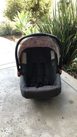 Snugride girl baby car seat