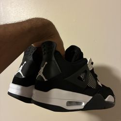 Jordan 4s 250$ Size 10