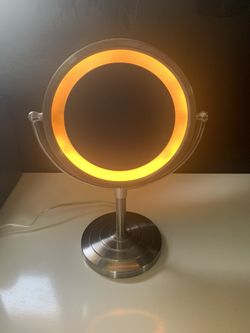 Vintage Jerdon Lighted Tabletop magnification  Mirror Halo
