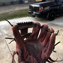 Heart Of The Hide Baseball glove 
