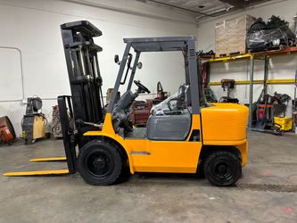 Caterpillar forklift 6000lb