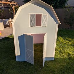 Foam core board play barn for kids
