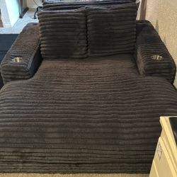 Nestle Charcoal Grande Chaise 