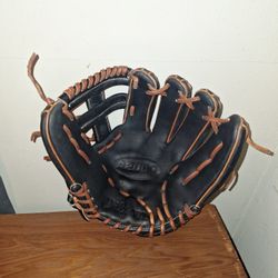 Wilson A2000 1716 11.5" Baseball Glove