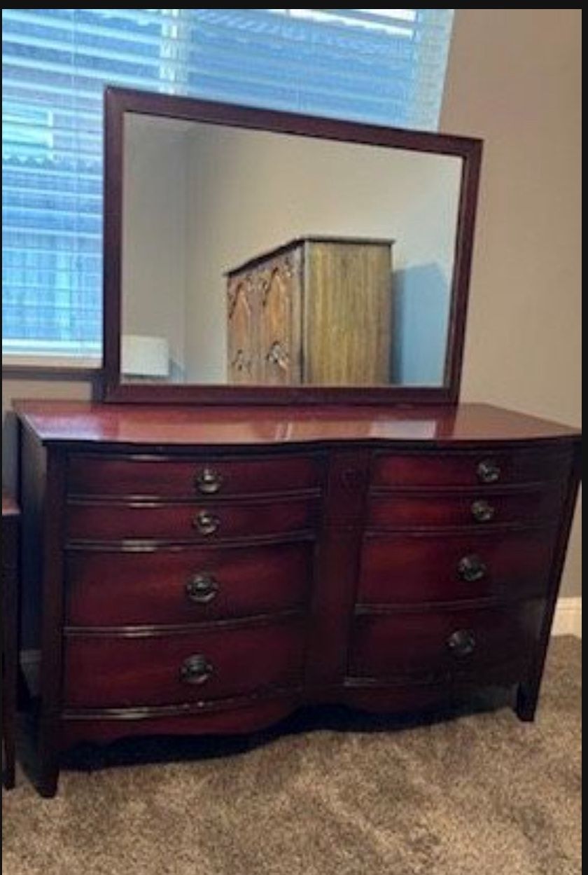 Vintage Dixie Six Drawer Serpentine Dresser With Mirror