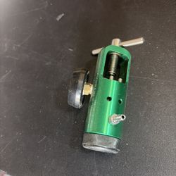 Drive 18302GMN: Medical Mini Oxygen Tank Regulator 0-15 LPM. Barb Outlet