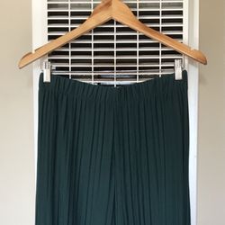 (NEW) (1 AVAILABLE) WOMEN’S ANNVA DARK GREEN PLEATED BOTTOMS - SIZE: LARGE/EXTRA LARGE 