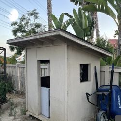 Garden Shed  / Storage Shed / Large Dog House