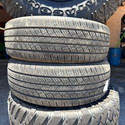255/60/18 two tires used good condition 🛞🦈