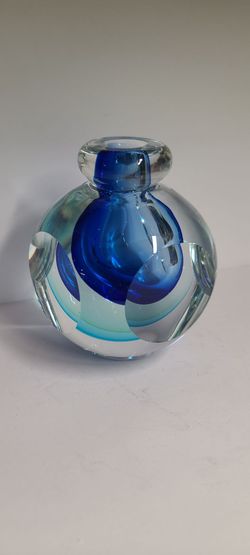 Beautiful Heavy Crystal Blue Art Glass Vase