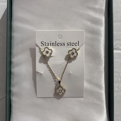 Clover Necklace & Earrings Set